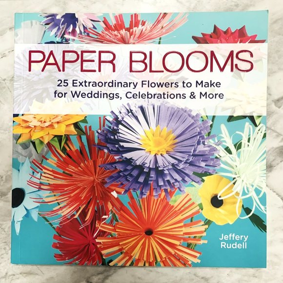 Paper Blooms: 25 Extraordinary Flowers to Make Book - Picture 1 of 6